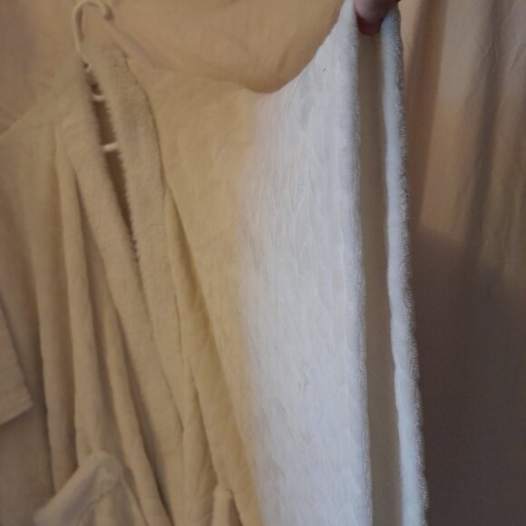 Macy's Charter Club Cozy Plush Wrap Wearable Poncho Shawl Blanket with Pockets - Picture 2 of 10